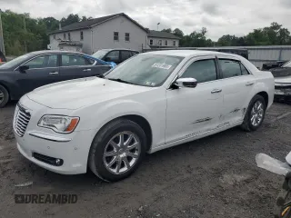 2011 Chrysler 300 Limited z VIN 2C3CA5CG3BH584431, wystawiony jako Copart lot #61201985 z przebiegiem 55 048 mil mil oraz Szkoda całkowita • Salvage title. Historia ofert i sprzedaży dostępna na DreamBid. Obrazek 1.