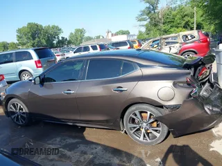 2016 Nissan Maxima Platinum z VIN 1N4AA6AP3GC385276, wystawiony jako IAAI lot #42547410 z przebiegiem 100 307 mil mil oraz . Historia ofert i sprzedaży dostępna na DreamBid. Obrazek 13.