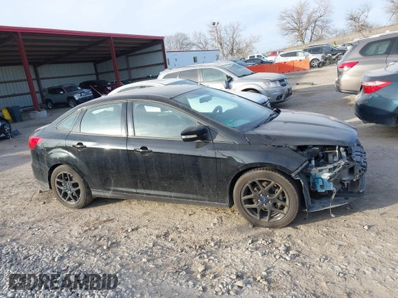 2016 Ford Focus SE z VIN 1FADP3FEXGL310270, wystawiony jako IAAI lot #40956503 z przebiegiem 156 812 mil mil oraz . Historia ofert i sprzedaży dostępna na DreamBid. Obrazek 14.