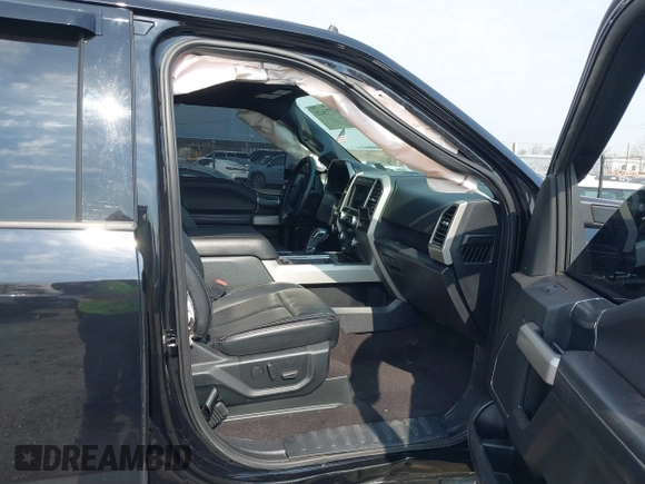 2020 Ford F-150 XL z VIN 1FTFW1E57LFC70041, wystawiony jako IAAI lot #41773623 z przebiegiem 30 860 mil mil oraz . Historia ofert i sprzedaży dostępna na DreamBid. Obrazek 5.