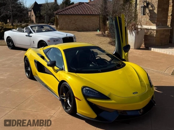 2018 McLaren 570S z VIN SBM13FAA2JW004563, wystawiony jako Copart lot #51371545 z przebiegiem 20 602 mil mil oraz Tytuł czysty. Historia ofert i sprzedaży dostępna na DreamBid. Obrazek 1.