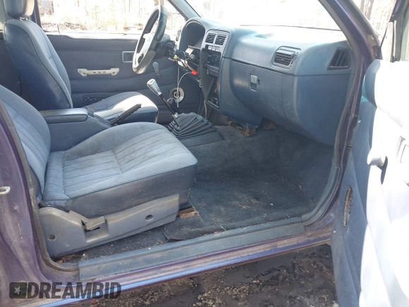 1995 Nissan Frontier SE z VIN 1N6HD16Y5SC305518, wystawiony jako IAAI lot #41836437 z przebiegiem 216 556 mil mil oraz . Historia ofert i sprzedaży dostępna na DreamBid. Obrazek 5.