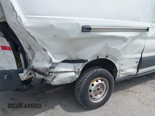 2017 Ford Transit z VIN 1FTBW3XM8HKB27922, wystawiony jako IAAI lot #42129209 z przebiegiem 377 514 mil mil oraz . Historia ofert i sprzedaży dostępna na DreamBid. Obrazek 6.