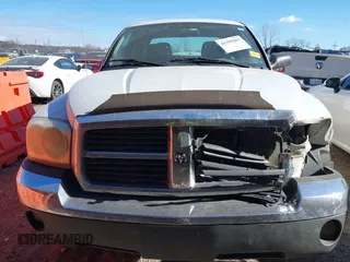 2005 Dodge Dakota SLT with VIN 1D7HW48K05S201235, listed as a IAAI auction lot 41395005 with 204,306 mi miles and . Bid and sale history available at carsss.com. Image 12.