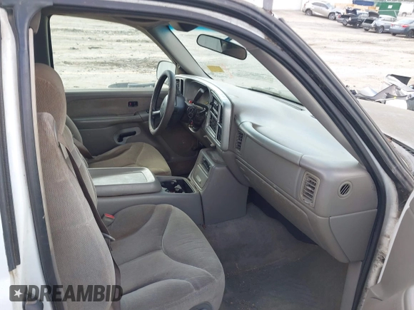 2000 GMC New Sierra 1500 SL with VIN 2GTEC19V9Y1258289, listed as a IAAI auction lot 41946938 with 484,330 mi miles. Bid and sale history available at carsss.com. Image 5.