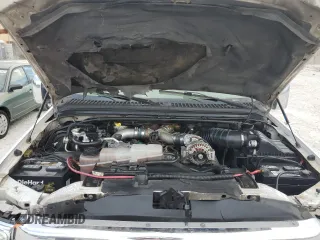 2001 Ford Excursion Limited z VIN 1FMSU43F11EC29369, wystawiony jako Copart lot #58510875 z przebiegiem 229 554 mil mil oraz Tytuł czysty. Historia ofert i sprzedaży dostępna na DreamBid. Obrazek 12.