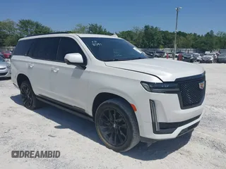 2021 Cadillac Escalade Sport z VIN 1GYS3FKL8MR390593, wystawiony jako IAAI lot #42295272 z przebiegiem Nie podano mil oraz . Historia ofert i sprzedaży dostępna na DreamBid. Obrazek 1.