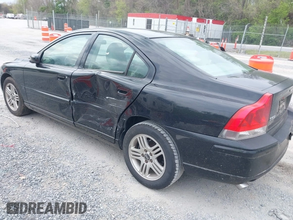 2005 Volvo S60 with VIN YV1RS592052430958, listed as a IAAI auction lot 42115131 with 187,424 mi miles. Bid and sale history available at carsss.com. Image 3.