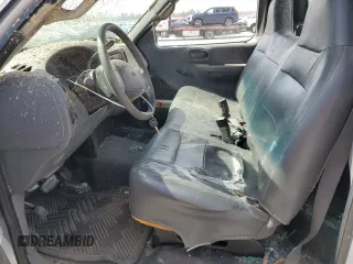 2001 Ford F-150 XL z VIN 2FTZF17261CA31704, wystawiony jako Copart lot #49744315 z przebiegiem 165 613 mil mil oraz Szkoda całkowita • Salvage title. Historia ofert i sprzedaży dostępna na DreamBid. Obrazek 7.