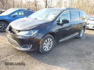 2017 Chrysler Pacifica Touring L z VIN 2C4RC1BG0HR526659, wystawiony jako IAAI lot #41752301 z przebiegiem 181 433 mil mil oraz . Historia ofert i sprzedaży dostępna na DreamBid. Obrazek 17.