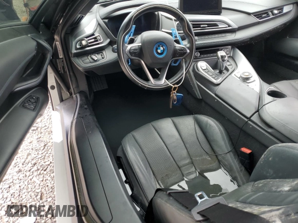2015 BMW i8 z VIN WBY2Z2C56FV392042, wystawiony jako Copart lot #66972874 z przebiegiem Nie podano mil oraz Szkoda całkowita • Salvage title. Historia ofert i sprzedaży dostępna na DreamBid. Obrazek 8.