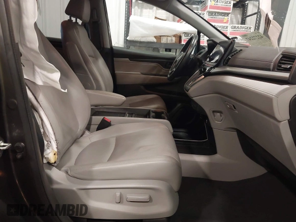 2018 Honda Odyssey Touring with VIN 5FNRL6H84JB041309, listed as a IAAI auction lot 42272247 with 90,371 mi miles and . Bid and sale history available at DreamBid. Image 5.