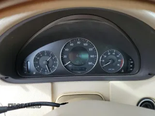 2005 Mercedes-Benz CLK 320 z VIN WDBTJ65J55F157718, wystawiony jako Copart lot #45033595 z przebiegiem 153 639 mil mil oraz Szkody całkowita. Historia ofert i sprzedaży dostępna na DreamBid. Obrazek 9.
