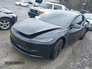 2024 Tesla Model 3 z VIN 5YJ3E1EAXRF860931, wystawiony jako IAAI lot #41760589 z przebiegiem 12 273 mil mil oraz . Historia ofert i sprzedaży dostępna na DreamBid. Obrazek 17.