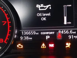 2017 Audi A4 Premium z VIN WAUGNAF47HN025134, wystawiony jako IAAI lot #42368704 z przebiegiem 136 659 mil mil oraz . Historia ofert i sprzedaży dostępna na DreamBid. Obrazek 15.