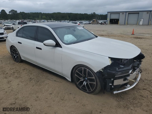 2024 BMW 7 Series 760i xDrive with VIN WBA33EJ09RCP10880, listed as a Copart auction lot 69493304 with 2,203 mi miles and Salvage Title. Bid and sale history available at carsss.com. Image 4.