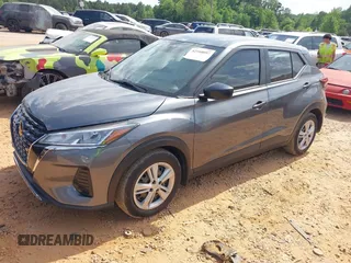 2021 Nissan Kicks S z VIN 3N1CP5BV3ML537164, wystawiony jako IAAI lot #42160097 z przebiegiem 55 980 mil mil oraz . Historia ofert i sprzedaży dostępna na DreamBid. Obrazek 2.