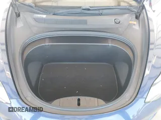 2018 Tesla Model 3 Long Range Battery z VIN 5YJ3E1EA6JF041970, wystawiony jako IAAI lot #42224514 z przebiegiem 79 744 mil mil oraz . Historia ofert i sprzedaży dostępna na DreamBid. Obrazek 10.