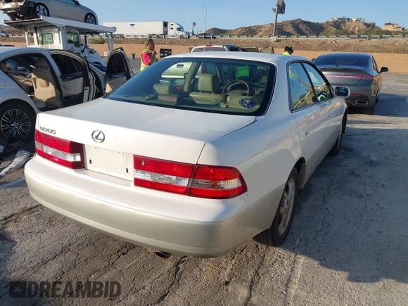 2001 Lexus ES with VIN JT8BF28G210299821, listed as a IAAI auction lot 41539064 with 248,063 mi miles. Bid and sale history available at carsss.com. Image 4.
