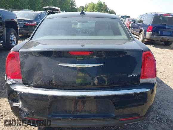 2015 Chrysler 300 Limited z VIN 2C3CCAAG1FH742910, wystawiony jako IAAI lot #42151768 z przebiegiem 186 050 mil mil oraz . Historia ofert i sprzedaży dostępna na DreamBid. Obrazek 16.