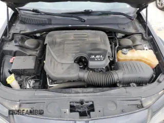 2014 Chrysler 300 S z VIN 2C3CCABG0EH163212, wystawiony jako Copart lot #52179045 z przebiegiem 167 232 mil mil oraz Nie do naprawy • Non repairable. Historia ofert i sprzedaży dostępna na DreamBid. Obrazek 11.