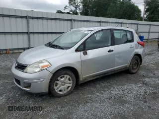 2011 Nissan Versa S z VIN 3N1BC1CP1BL517623, wystawiony jako Copart lot #57647345 z przebiegiem 59 955 mil mil oraz Szkoda całkowita • Salvage title. Historia ofert i sprzedaży dostępna na DreamBid. Obrazek 1.
