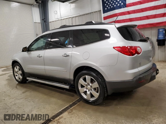 2012 Chevrolet Traverse 1LT z VIN 1GNKVGED5CJ150531, wystawiony jako Copart lot #53890675 z przebiegiem 187 702 mil mil oraz Czysty tytuł • Clean title. Historia ofert i sprzedaży dostępna na DreamBid. Obrazek 2.