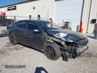 2019 Nissan Altima S z VIN 1N4BL4BV7KC236393, wystawiony jako IAAI lot #40664027 z przebiegiem 139 658 mil mil oraz . Historia ofert i sprzedaży dostępna na DreamBid. Obrazek 1.