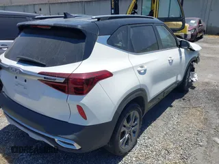 2022 Kia Seltos S z VIN KNDEU2AA9N7293070, wystawiony jako IAAI lot #42153836 z przebiegiem 14 810 mil mil oraz . Historia ofert i sprzedaży dostępna na DreamBid. Obrazek 4.
