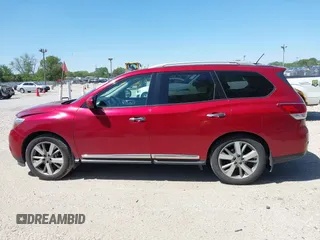 2015 Nissan Pathfinder Platinum z VIN 5N1AR2MM1FC707940, wystawiony jako IAAI lot #42281066 z przebiegiem 109 392 mil mil oraz . Historia ofert i sprzedaży dostępna na DreamBid. Obrazek 14.