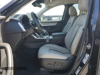 2024 Mazda CX-90 Preferred z VIN JM3KKBHA8R1142946, wystawiony jako Copart lot #60493614 z przebiegiem 5 837 mil mil oraz Szkoda całkowita • Salvage title. Historia ofert i sprzedaży dostępna na DreamBid. Obrazek 7.