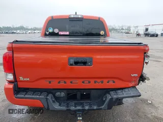 2017 Toyota Tacoma SR5 z VIN 5TFAZ5CN3HX050456, wystawiony jako IAAI lot #41919025 z przebiegiem 131 562 mil mil oraz . Historia ofert i sprzedaży dostępna na DreamBid. Obrazek 16.