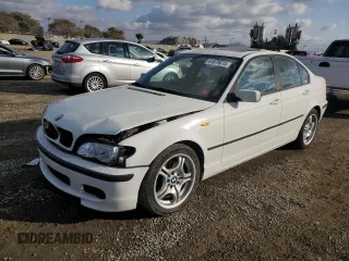 2004 BMW 3 Series 325i with VIN WBAAZ33454KP84385, listed as a Copart auction lot 41879615 with 140,811 mi miles and Salvage Title. Bid and sale history available at carsss.com. Image 1.