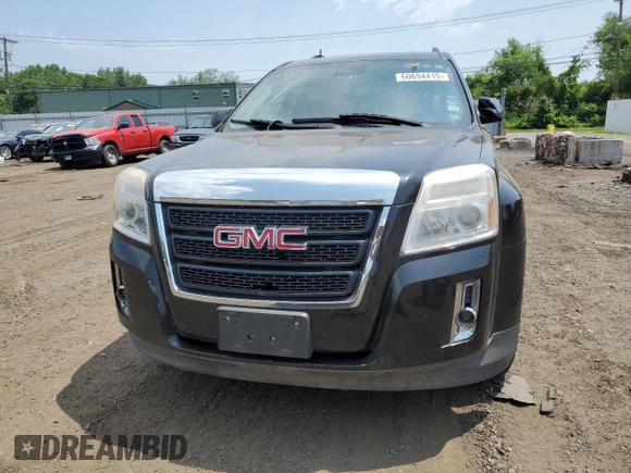 2015 GMC Terrain SLE z VIN 2GKFLWEK8F6366792, wystawiony jako Copart lot #60694415 z przebiegiem 167 406 mil mil oraz Czysty tytuł • Clean title. Historia ofert i sprzedaży dostępna na DreamBid. Obrazek 5.
