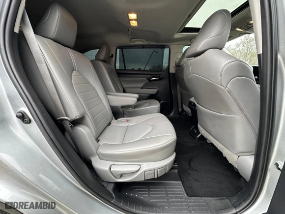 2022 Toyota Highlander XLE with VIN 5TDHZRBH2NS163799, listed as a Copart auction lot 54420685 with 192,047 mi miles and Clean Title. Bid and sale history available at carsss.com. Image 6.