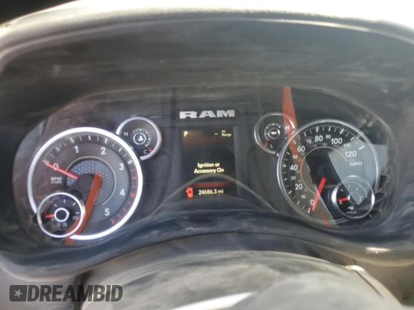 2024 Ram 2500 Big Horn z VIN 3C6UR5DL5RG100958, wystawiony jako Copart lot #56332725 z przebiegiem 24 686 mil mil oraz Czysty tytuł • Clean title. Historia ofert i sprzedaży dostępna na DreamBid. Obrazek 9.