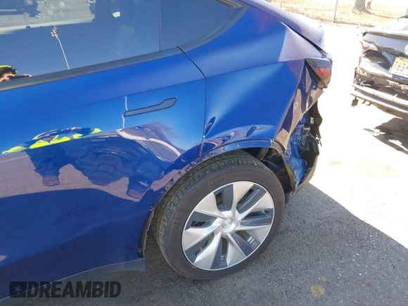 2020 Tesla Model Y Long Range with VIN 5YJYGDEF4LF005534, listed as a IAAI auction lot 41830910 with 32,438 mi miles and . Bid and sale history available at DreamBid. Image 6.