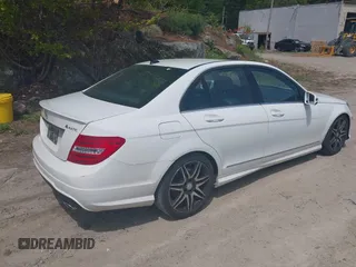 2013 Mercedes-Benz C 300 Sport z VIN WDDGF8AB7DR273519, wystawiony jako IAAI lot #42236450 z przebiegiem 92 851 mil mil oraz . Historia ofert i sprzedaży dostępna na DreamBid. Obrazek 4.