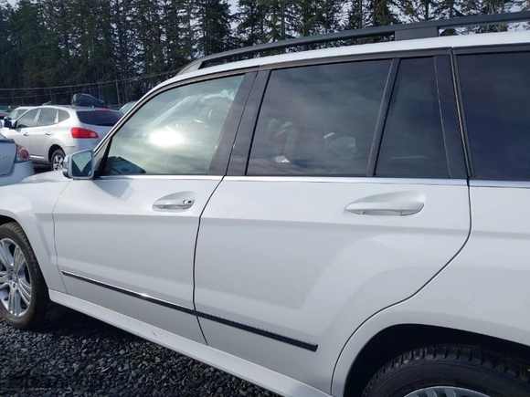 2014 Mercedes-Benz GLK-Class GLK 350 with VIN WDCGG8JB5EG317709, listed as a IAAI auction lot 41490046 with 122,349 mi miles. Bid and sale history available at carsss.com. Image 14.