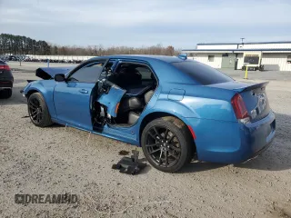 2020 Chrysler 300 S z VIN 2C3CCABT3LH222084, wystawiony jako Copart lot #85189304 z przebiegiem Nie podano mil oraz Szkody całkowita. Historia ofert i sprzedaży dostępna na DreamBid. Obrazek 2.