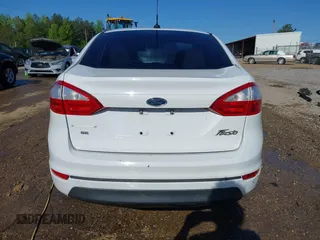 2015 Ford Fiesta SE with VIN 3FADP4BJXFM202690, listed as a IAAI auction lot 41993030 with 194,924 mi miles. Bid and sale history available at carsss.com. Image 17.