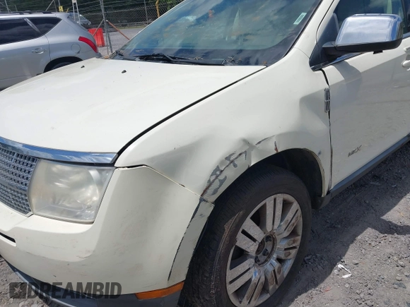 2008 Lincoln MKX with VIN 2LMDU68CX8BJ40624, listed as a IAAI auction lot 42124304 with 210,983 mi miles. Bid and sale history available at carsss.com. Image 12.
