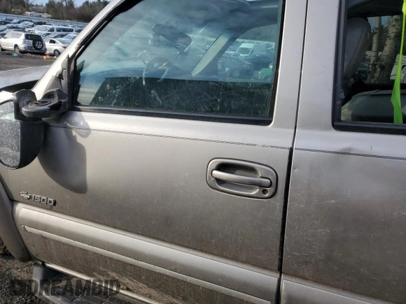 2000 Chevrolet Suburban LS with VIN 3GNFK16T8YG126021, listed as a Copart auction lot 41543485 with Not provided miles and Non repairable. Bid and sale history available at DreamBid. Image 7.