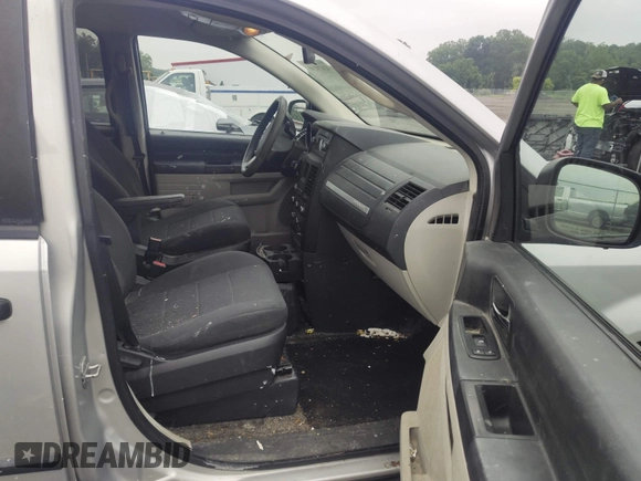 2008 Dodge Grand Caravan SE with VIN 2D8HN44H58R772251, listed as a IAAI auction lot 42479290 with 173,301 mi miles and . Bid and sale history available at DreamBid. Image 5.