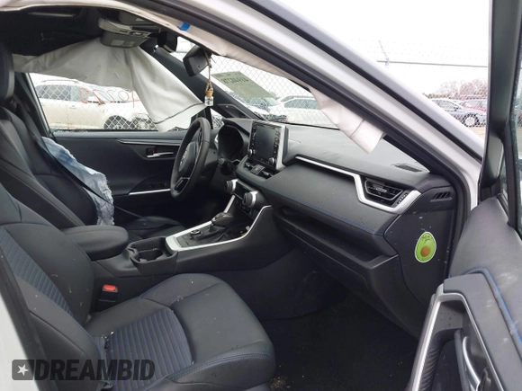 2021 Toyota RAV4 Hybrid XSE with VIN 2T3E6RFV4MW021009, listed as a IAAI auction lot 41940278 with 33,016 mi miles and . Bid and sale history available at DreamBid. Image 5.