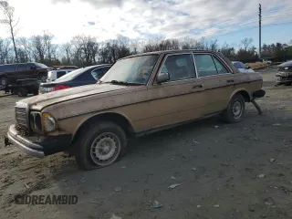 1983 Mercedes-Benz 300 with VIN WDBAB33A1DB032601, listed as a Copart auction lot 82419003 with 330,483 mi miles and Non Repairable. Bid and sale history available at carsss.com. Image 1.