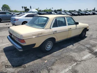 1983 Mercedes-Benz 300 D z VIN WDBAB33AXDB017451, wystawiony jako Copart lot #60463935 z przebiegiem 314 995 mil mil oraz Czysty tytuł • Clean title. Historia ofert i sprzedaży dostępna na DreamBid. Obrazek 3.
