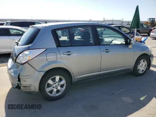2011 Nissan Versa S z VIN 3N1BC1CP2BL469761, wystawiony jako Copart lot #57906935 z przebiegiem 178 416 mil mil oraz Szkoda całkowita • Salvage title. Historia ofert i sprzedaży dostępna na DreamBid. Obrazek 3.