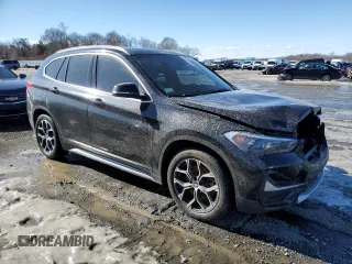 2021 BMW X1 xDrive28i with VIN WBXJG9C04M5T78933, listed as a Copart auction lot 45018135 with 72,067 mi miles and Salvage Title. Bid and sale history available at carsss.com. Image 4.