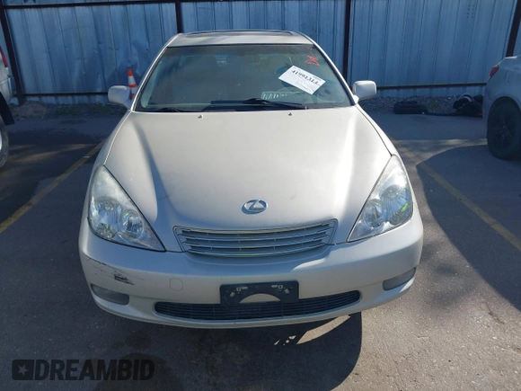 2002 Lexus ES 300 with VIN JTHBF30G720075205, listed as a IAAI auction lot 41991314 with 192,755 mi miles. Bid and sale history available at carsss.com. Image 6.